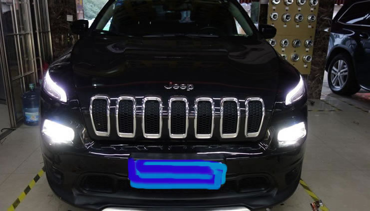 西安jeep自由光车灯改装海拉5透镜氙气大灯